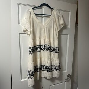 Old Navy Cream and Black Dress